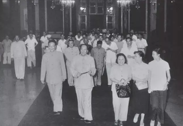 1957年 7月 7日夜，团桌座谈会结束后.png