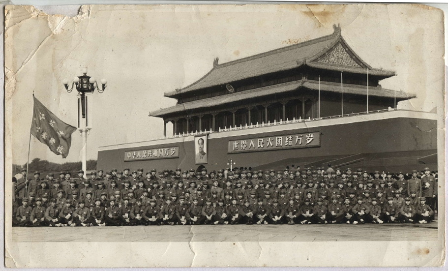 江苏省公安学校天安门广场合影1.jpg
